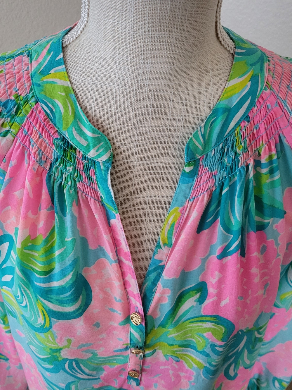 Lilly Pulitzer Elsa Silk Blouse Medium Blue Ibiza Pineapple Shake Pink Green EUC
